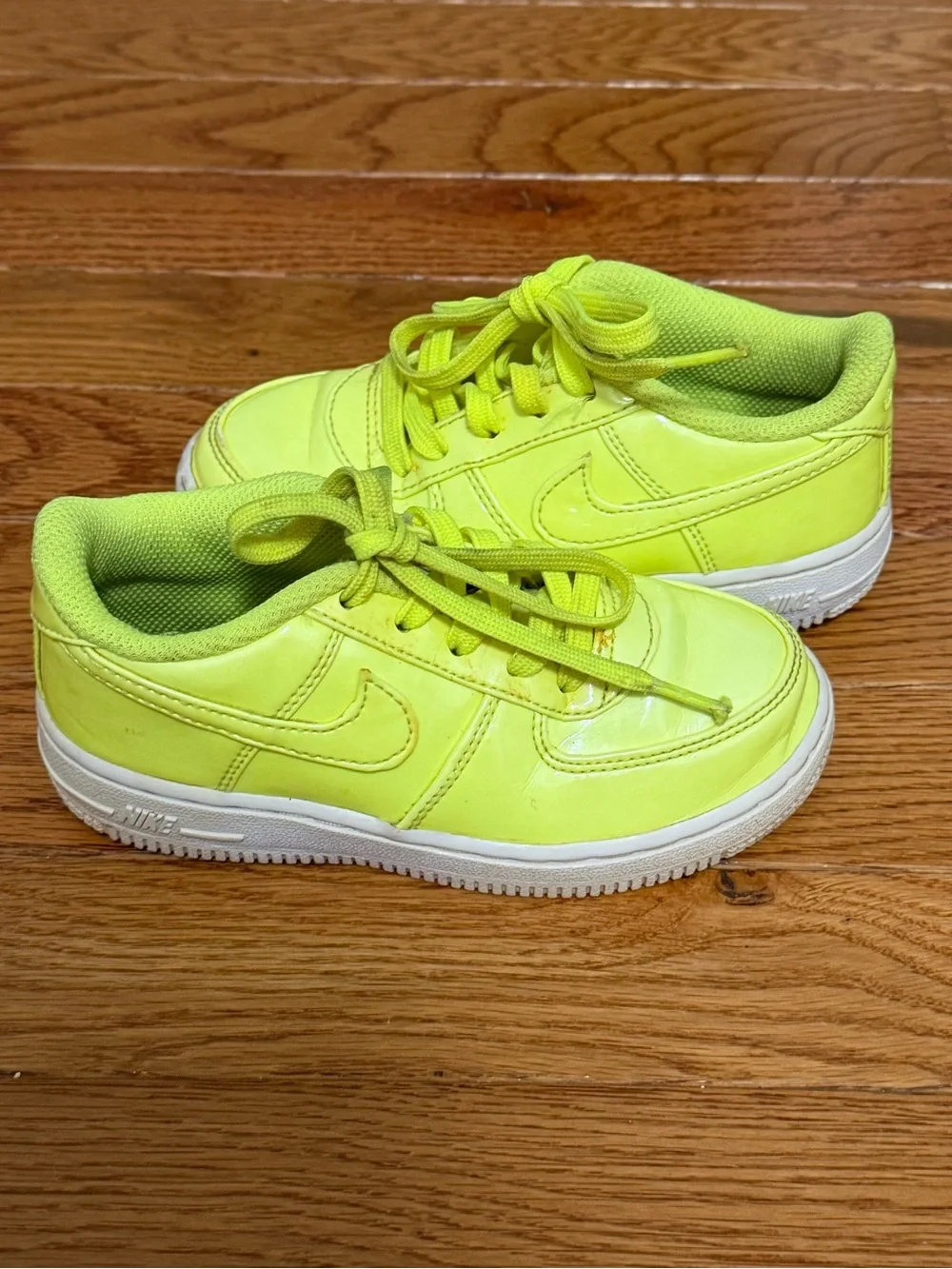 Nike Kids Bright Neon Yellow Low-Top sneakers Nike Air Force 1
